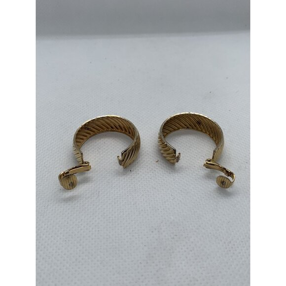 Gold-Tone Ribbed Clip-On Hoop Earrings For Women - Picture 4 of 4